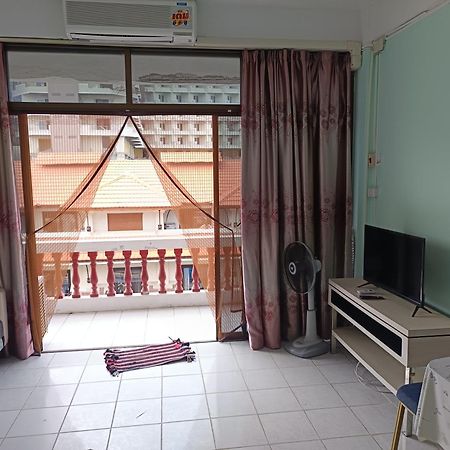 Sv. House Hotel Jomtien Beach Exterior photo