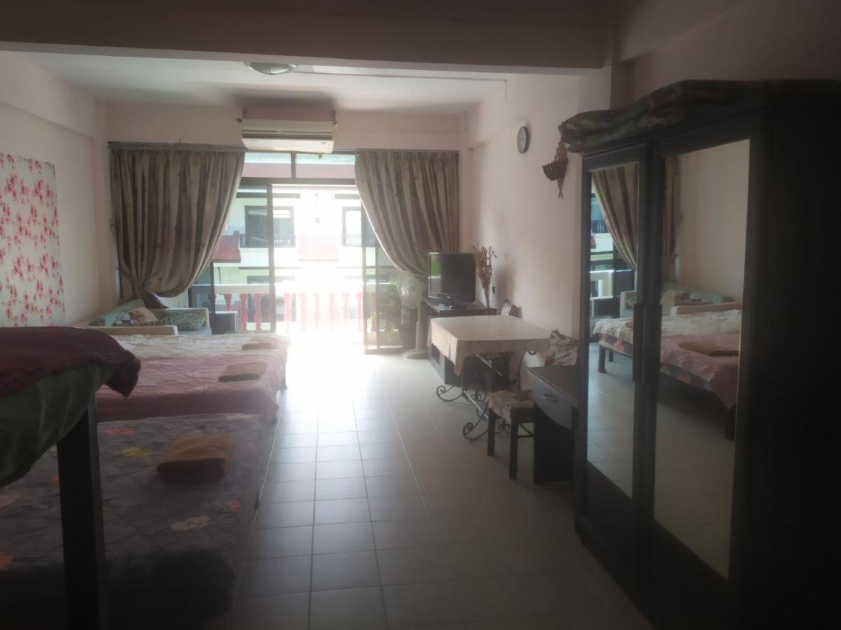 Sv. House Hotel Jomtien Beach Exterior photo