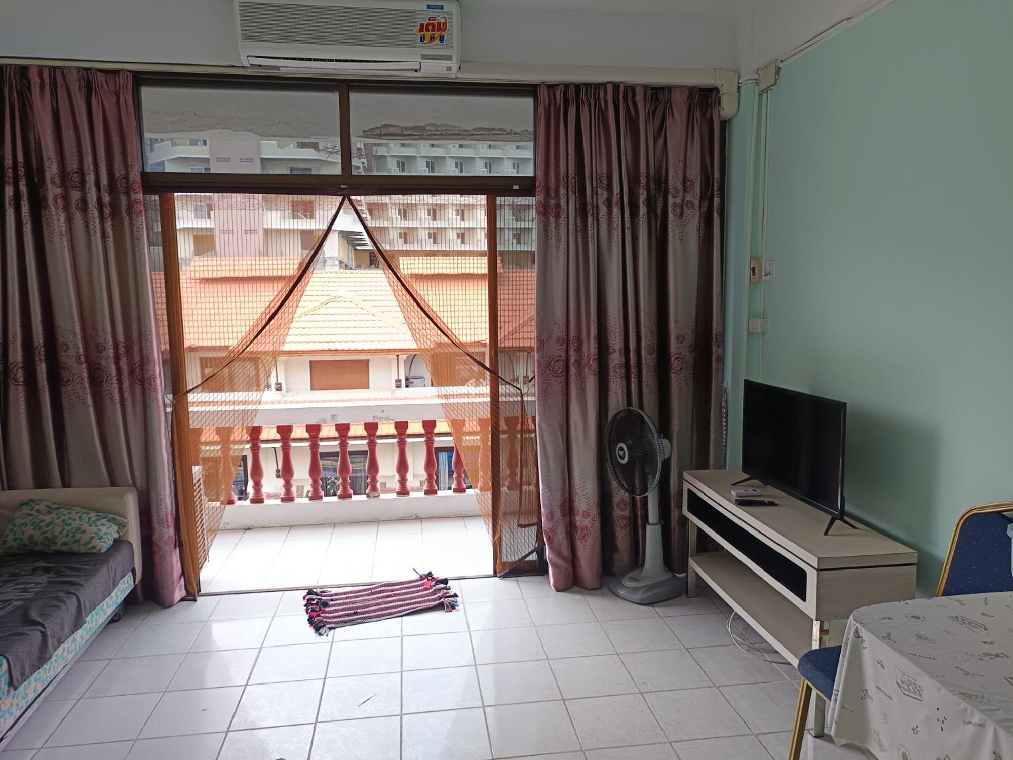 Sv. House Hotel Jomtien Beach Exterior photo